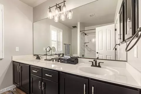 Bath - 408 E South Fork Dr, Phoenix, AZ 85048 photo 3 of 5