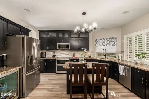 Kitchen - 408 E South Fork Dr, Phoenix, AZ 85048 photo 4 of 4