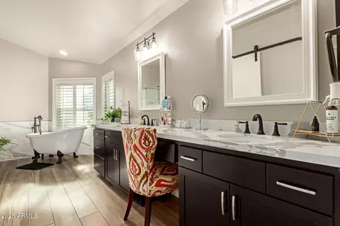 Bath - 408 E South Fork Dr, Phoenix, AZ 85048 photo 1 of 5