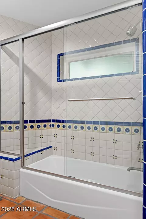 Bath - 5401 E Mariposa St, Phoenix, AZ 85018 photo 4 of 9