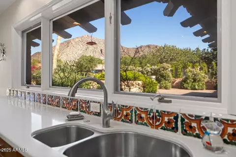 Kitchen - 5401 E Mariposa St, Phoenix, AZ 85018 photo 2 of 5
