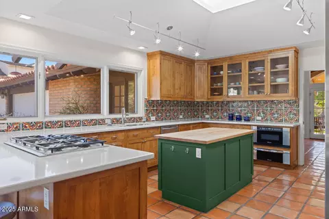 Kitchen - 5401 E Mariposa St, Phoenix, AZ 85018 photo 3 of 5