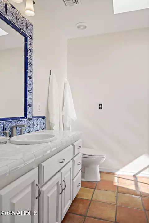 Bath - 5401 E Mariposa St, Phoenix, AZ 85018 photo 9 of 9
