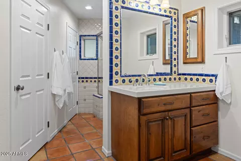 Bath - 5401 E Mariposa St, Phoenix, AZ 85018 photo 3 of 9