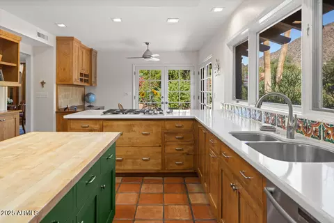 Kitchen - 5401 E Mariposa St, Phoenix, AZ 85018 photo 1 of 5