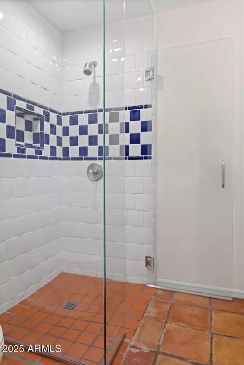 Bath - 5401 E Mariposa St, Phoenix, AZ 85018 photo 6 of 9
