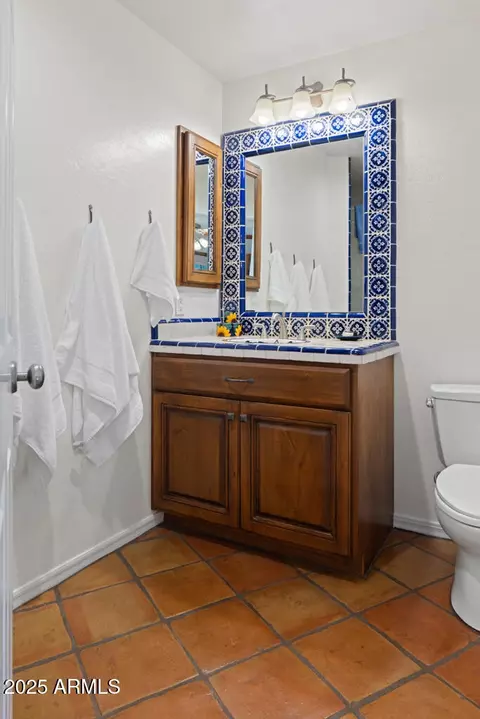 Bath - 5401 E Mariposa St, Phoenix, AZ 85018 photo 7 of 9