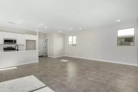 Living - 15611 S 180th Ln, Goodyear, AZ 85338 photo 1 of 4