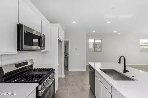 Kitchen - 15611 S 180th Ln, Goodyear, AZ 85338 photo 4 of 4