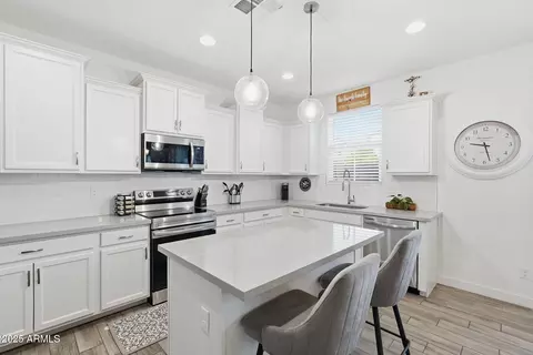 Kitchen - 9460 E Tumeric Ave, Mesa, AZ 85212 photo 3 of 6
