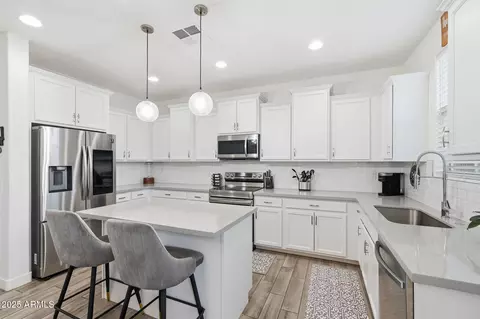 Kitchen - 9460 E Tumeric Ave, Mesa, AZ 85212 photo 4 of 6
