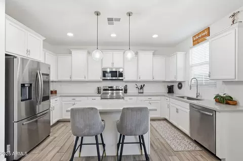 Kitchen - 9460 E Tumeric Ave, Mesa, AZ 85212 photo 1 of 6