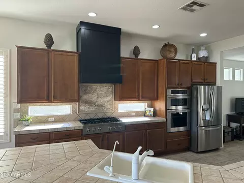 Kitchen - 4146 E Azalea Dr E, Gilbert, AZ 85298 photo 2 of 2