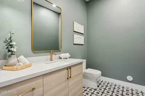 Bath - 6313 N 10th Dr, Phoenix, AZ 85013 photo 4 of 5