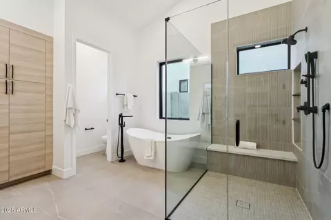 Bath - 6313 N 10th Dr, Phoenix, AZ 85013 photo 1 of 5