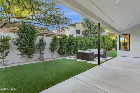 Exterior - 6313 N 10th Dr, Phoenix, AZ 85013 photo 9 of 10