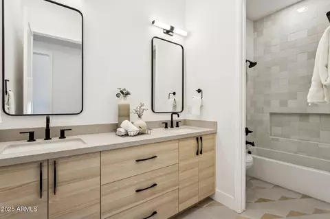 Bath - 6313 N 10th Dr, Phoenix, AZ 85013 photo 3 of 5