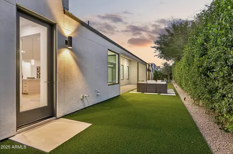 Exterior - 6313 N 10th Dr, Phoenix, AZ 85013 photo 7 of 10