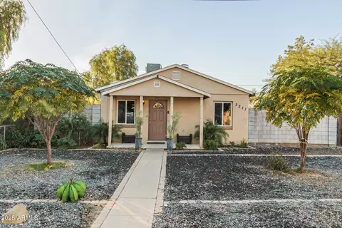 2211 W Medlock Dr, Phoenix, AZ 85015