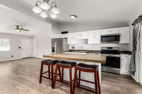 Kitchen - 6946 W Merrell St, Phoenix, AZ 85033 photo 3 of 4