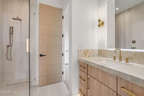 Bath - 7429 E Forest Trail Cir, Mesa, AZ 85207 photo 2 of 4