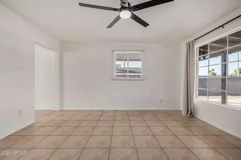2009 E Clarendon Ave, Phoenix, AZ 85016 photo 8