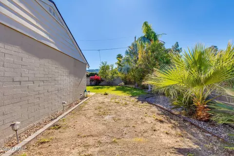 Exterior - 3961 E Becker Ln, Phoenix, AZ 85028 photo 14 of 15