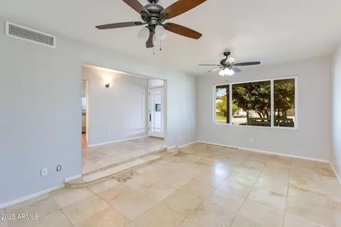 Living - 3961 E Becker Ln, Phoenix, AZ 85028 photo 2 of 4