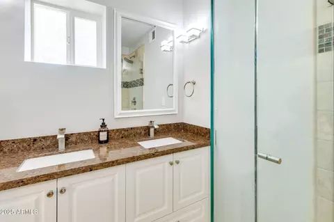 Bath - 3961 E Becker Ln, Phoenix, AZ 85028 photo 1 of 4