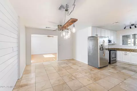 Dining - 3961 E Becker Ln, Phoenix, AZ 85028 photo 2 of 3