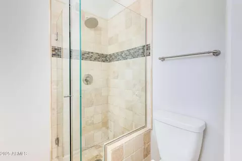 Bath - 3961 E Becker Ln, Phoenix, AZ 85028 photo 3 of 4