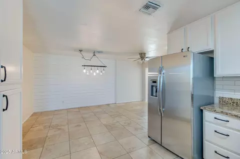 Dining - 3961 E Becker Ln, Phoenix, AZ 85028 photo 3 of 3