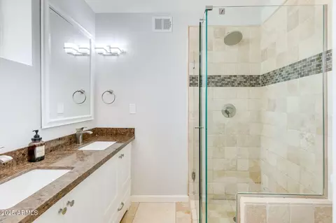Bath - 3961 E Becker Ln, Phoenix, AZ 85028 photo 2 of 4