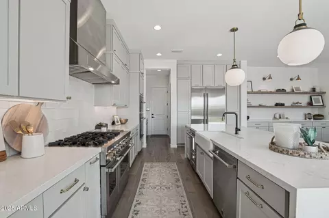 Kitchen - 6143 E Waller Ln, Phoenix, AZ 85054 photo 4 of 4