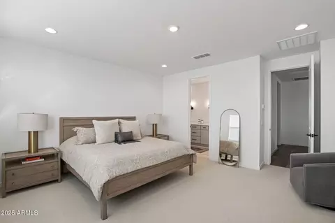 Bedroom - 6143 E Waller Ln, Phoenix, AZ 85054 photo 4 of 10