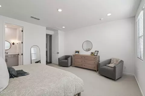 Bedroom - 6143 E Waller Ln, Phoenix, AZ 85054 photo 5 of 10