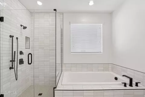 Bath - 6143 E Waller Ln, Phoenix, AZ 85054 photo 4 of 6