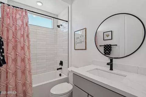 Bath - 6143 E Waller Ln, Phoenix, AZ 85054 photo 5 of 6