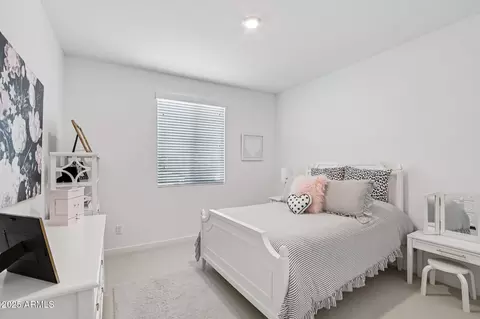 Bedroom - 6143 E Waller Ln, Phoenix, AZ 85054 photo 6 of 10