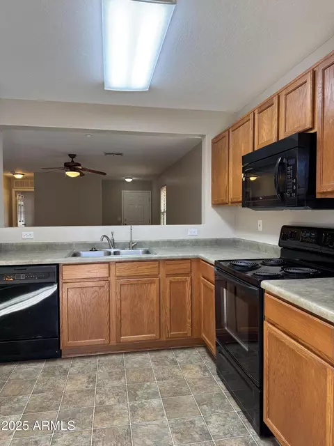 Kitchen - 11459 E Florian Ave, Mesa, AZ 85208 photo 2 of 4