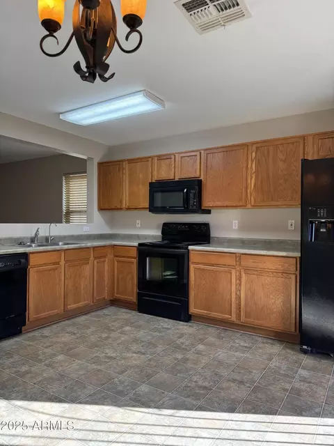 Kitchen - 11459 E Florian Ave, Mesa, AZ 85208 photo 3 of 4