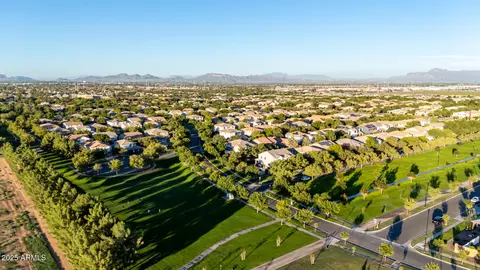 View/Area - 3955 E Mesquite St, Gilbert, AZ 85296 photo 2 of 8