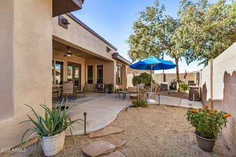 Exterior - 1836 E Desert Ln, Phoenix, AZ 85042 photo 8 of 9