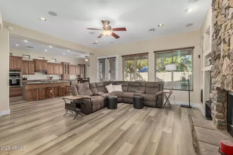 Living - 1836 E Desert Ln, Phoenix, AZ 85042 photo 4 of 4