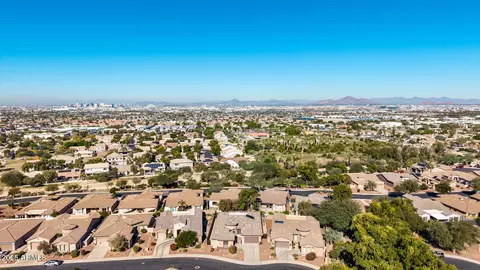 View/Area - 1836 E Desert Ln, Phoenix, AZ 85042 photo 3 of 17