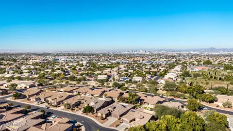 View/Area - 1836 E Desert Ln, Phoenix, AZ 85042 photo 4 of 17