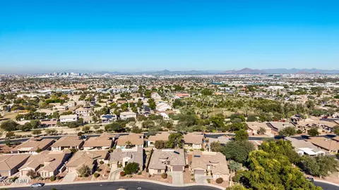 View/Area - 1836 E Desert Ln, Phoenix, AZ 85042 photo 2 of 17