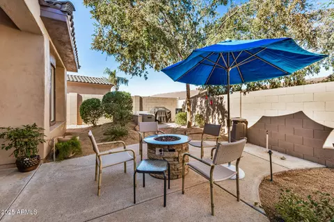 Exterior - 1836 E Desert Ln, Phoenix, AZ 85042 photo 5 of 9
