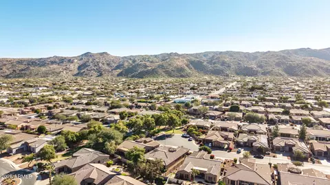 View/Area - 1836 E Desert Ln, Phoenix, AZ 85042 photo 6 of 17