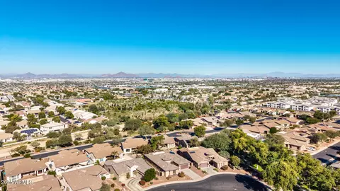 View/Area - 1836 E Desert Ln, Phoenix, AZ 85042 photo 5 of 17